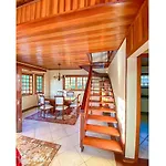 Casa linda e charmosa com vista e lareira!